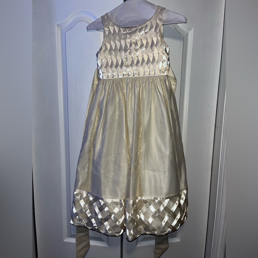 BRAND: Cinderella. SIZE: 8 in girls. COLOR: Cream